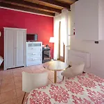 Gasthuis Veronetta House 4*