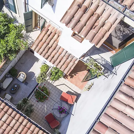 Veronetta House 4*